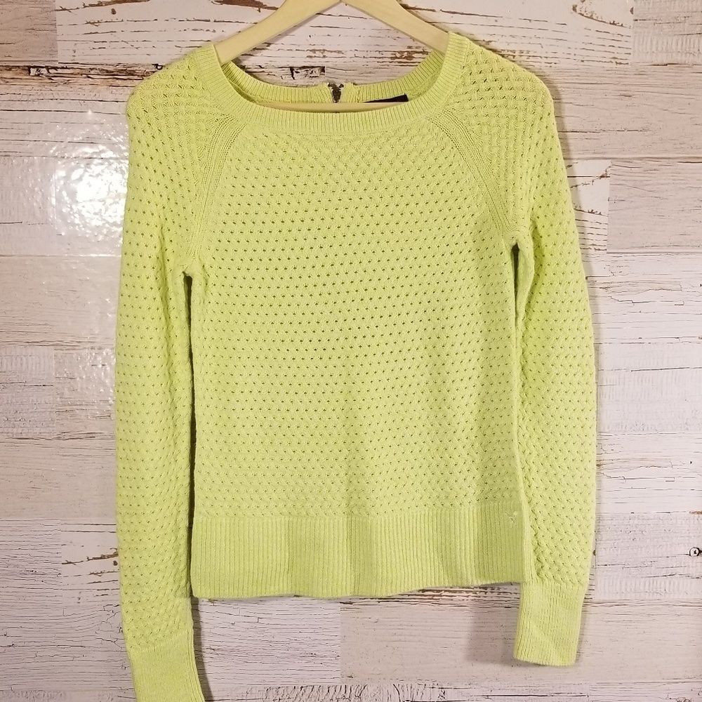 AEO‎ lime green sweater
